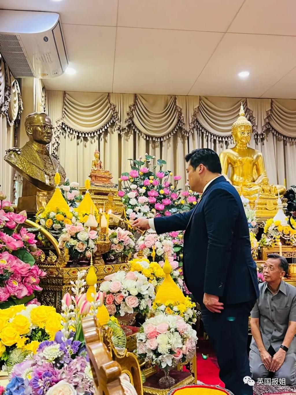 泰王室流亡二王子归国和泰王出席活动，王位钦定他了？！