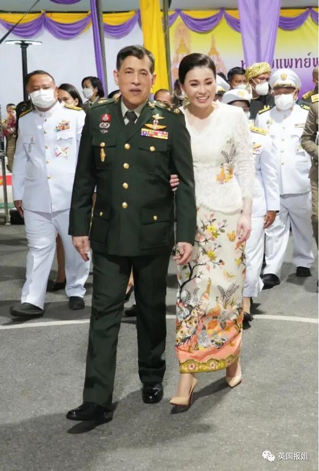 泰王室流亡二王子归国和泰王出席活动，王位钦定他了？！