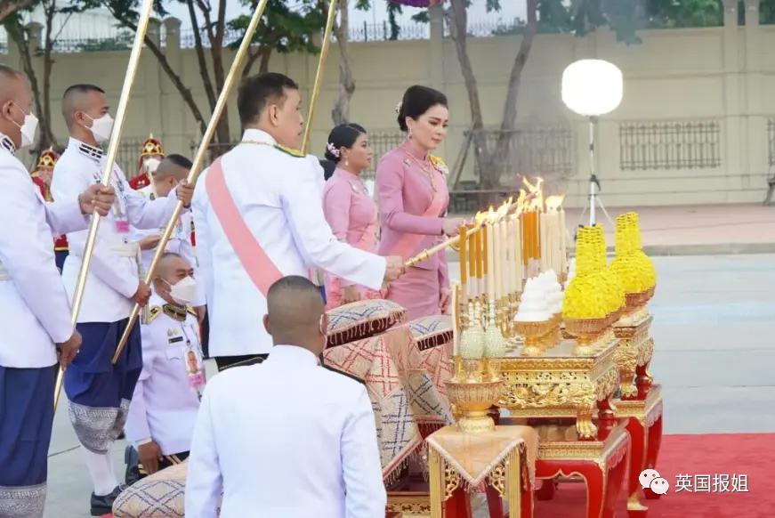 泰王室流亡二王子归国和泰王出席活动，王位钦定他了？！