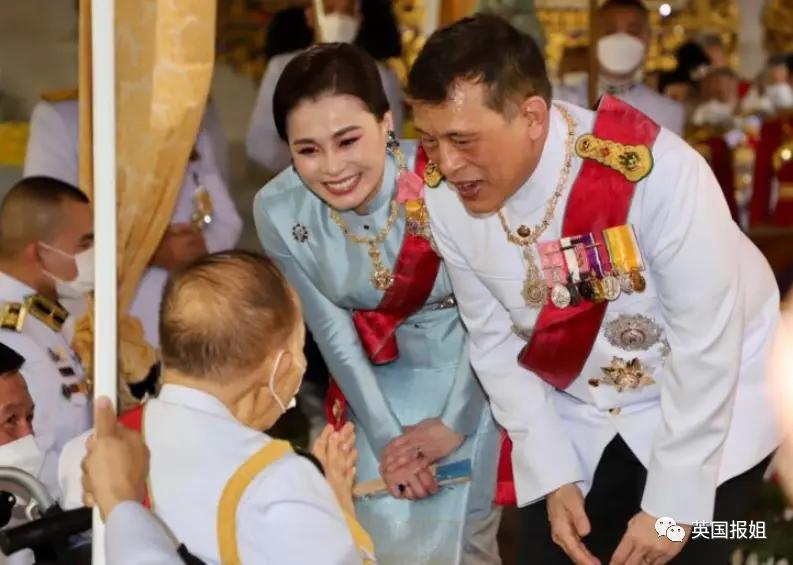 泰王室流亡二王子归国和泰王出席活动，王位钦定他了？！