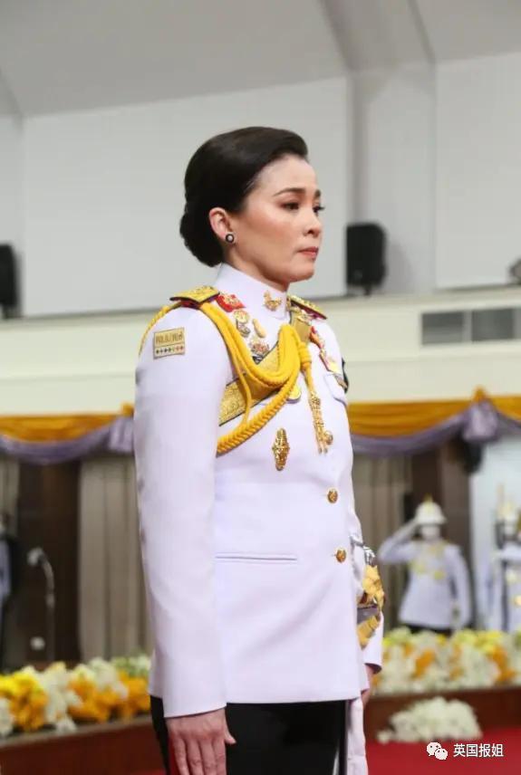 泰王室流亡二王子归国和泰王出席活动，王位钦定他了？！