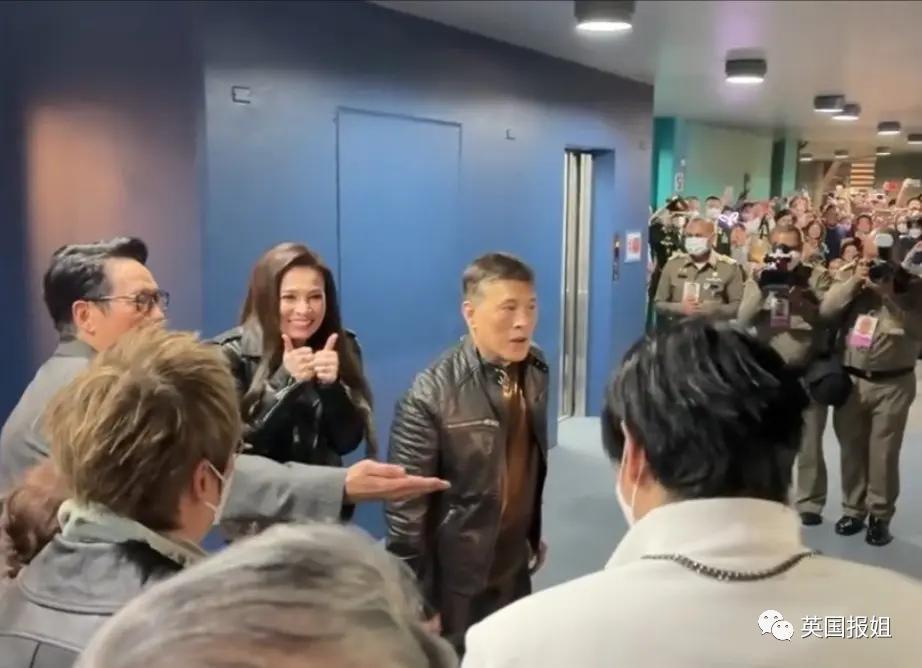 泰王室流亡二王子归国和泰王出席活动，王位钦定他了？！