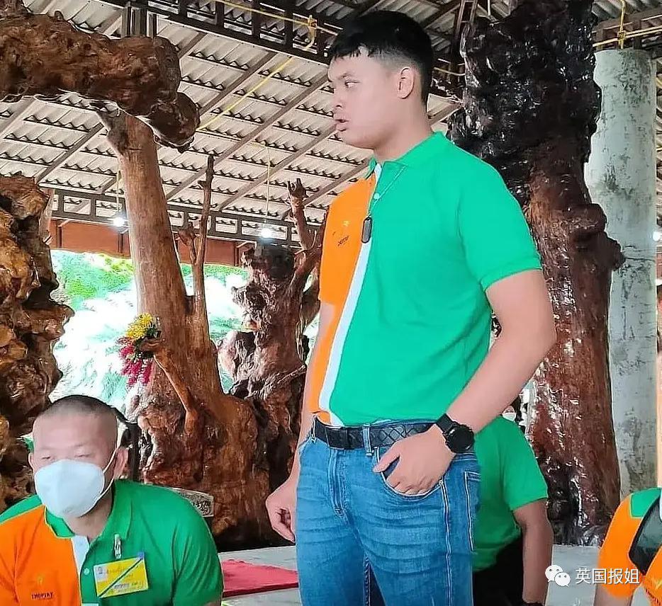 泰王室流亡二王子归国和泰王出席活动，王位钦定他了？！