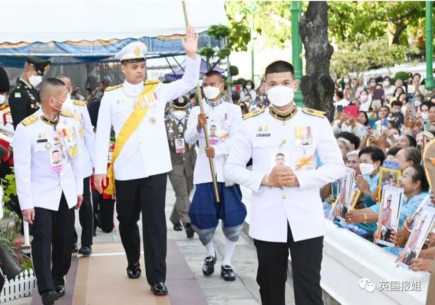 泰王室流亡二王子归国和泰王出席活动，王位钦定他了？！