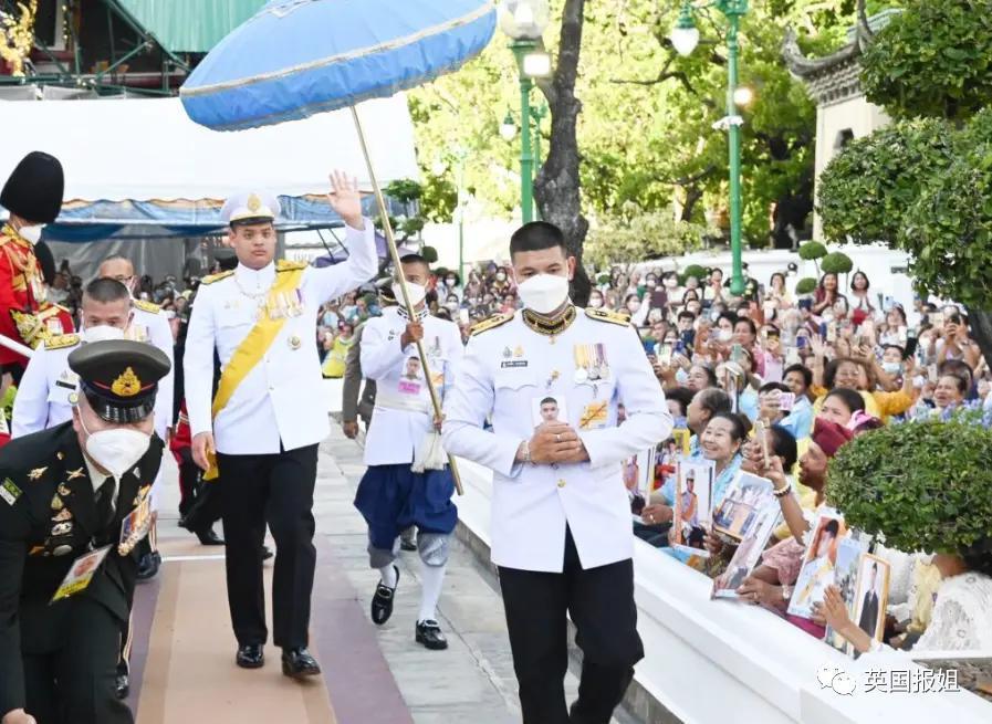 泰王室流亡二王子归国和泰王出席活动，王位钦定他了？！