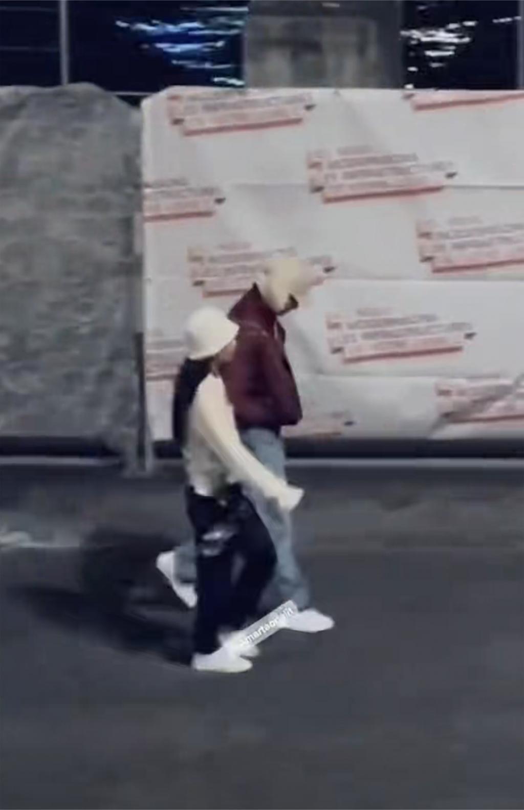 交往传闻未认可，分手传闻亦不回应？两人又上韩网热门，网友的反应是