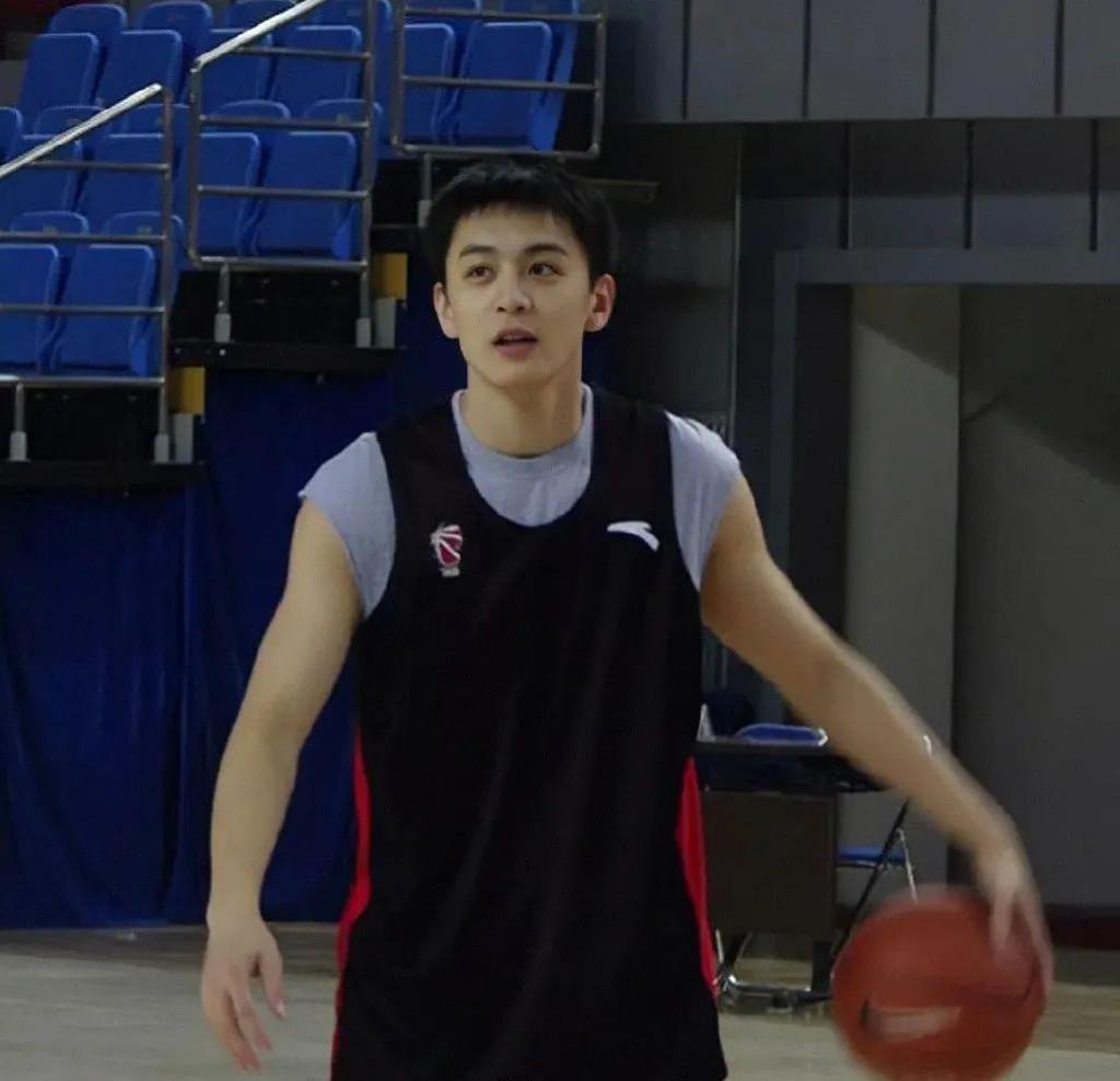 杨鸣的“篮坛第一帅”滤镜，洗不白他第二次翻车