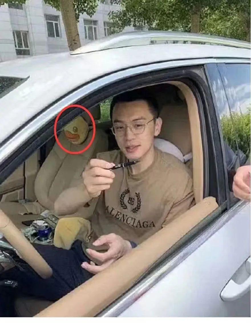 杨鸣的“篮坛第一帅”滤镜，洗不白他第二次翻车