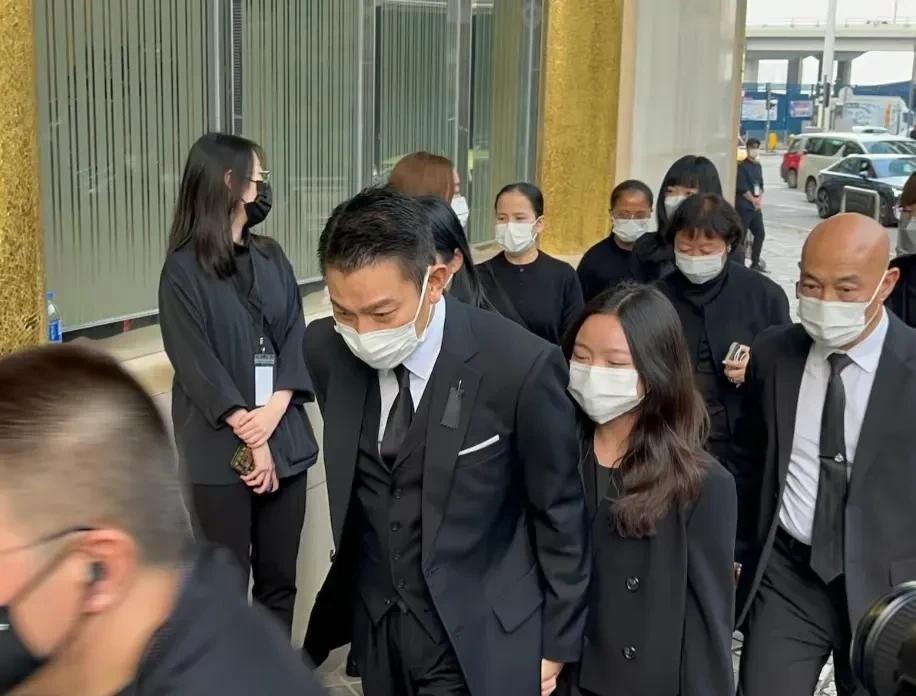 刘德华送别亡父，女儿颜值变化大，众多影坛大佬到场