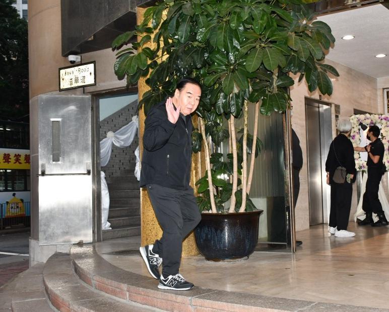 刘德华送别亡父，女儿颜值变化大，众多影坛大佬到场