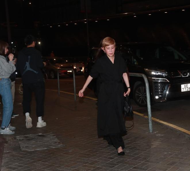 刘德华送别亡父，女儿颜值变化大，众多影坛大佬到场