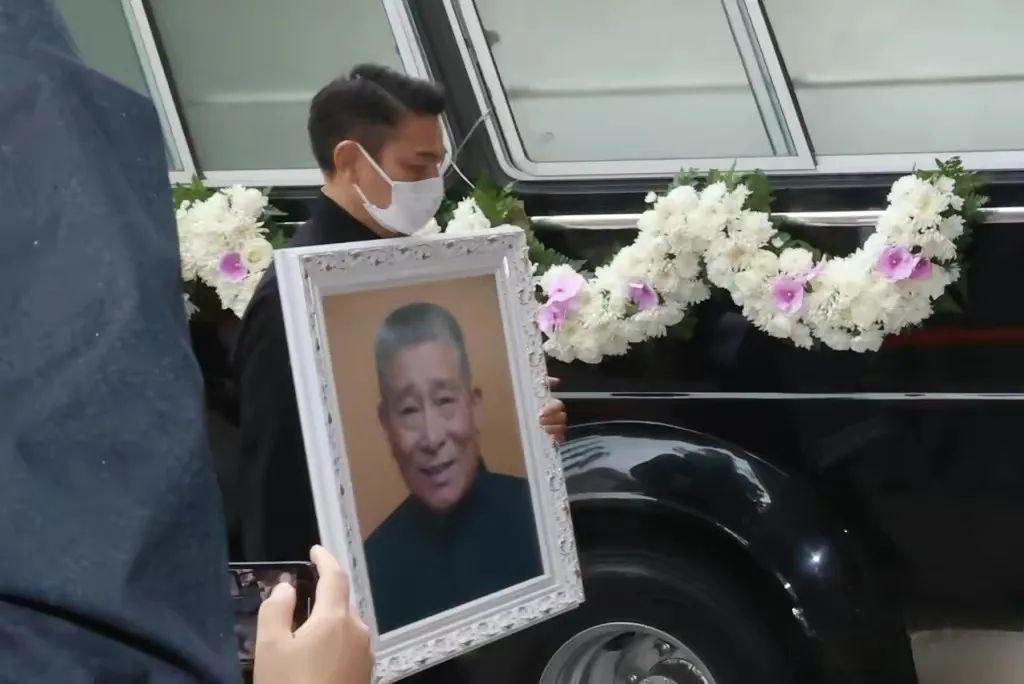 刘德华送别亡父，女儿颜值变化大，众多影坛大佬到场