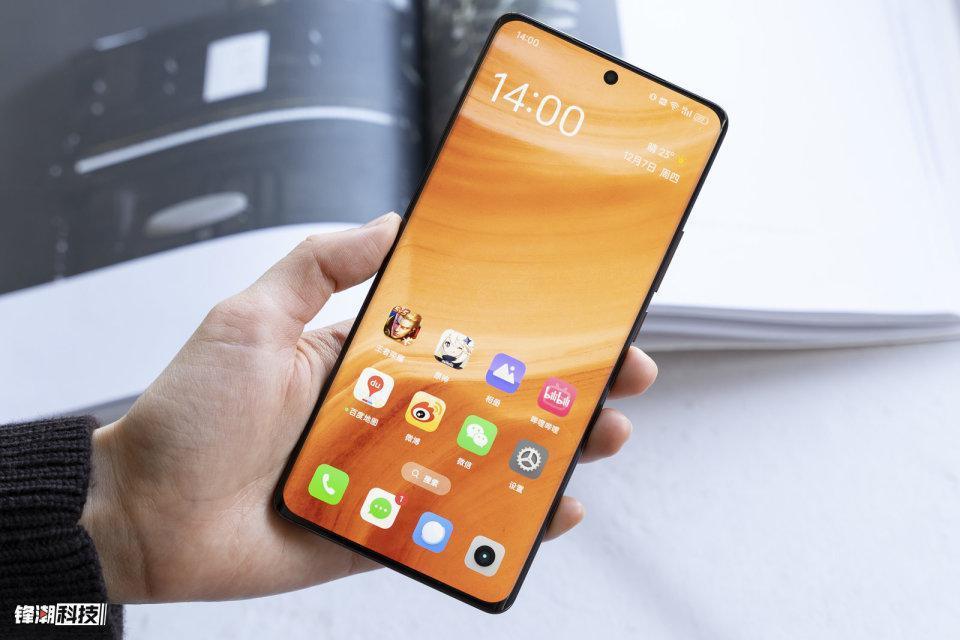 真我GT5 Pro图赏：经典设计也能有高奢质感