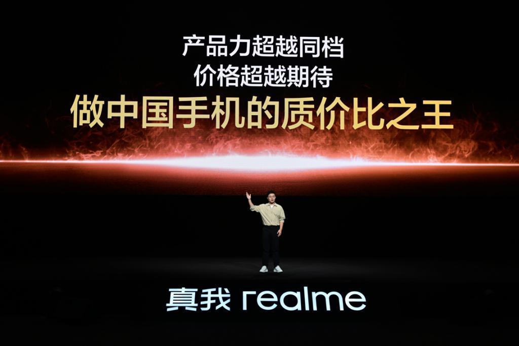 真我为何要当旗舰机卷王？我们和徐起聊了聊