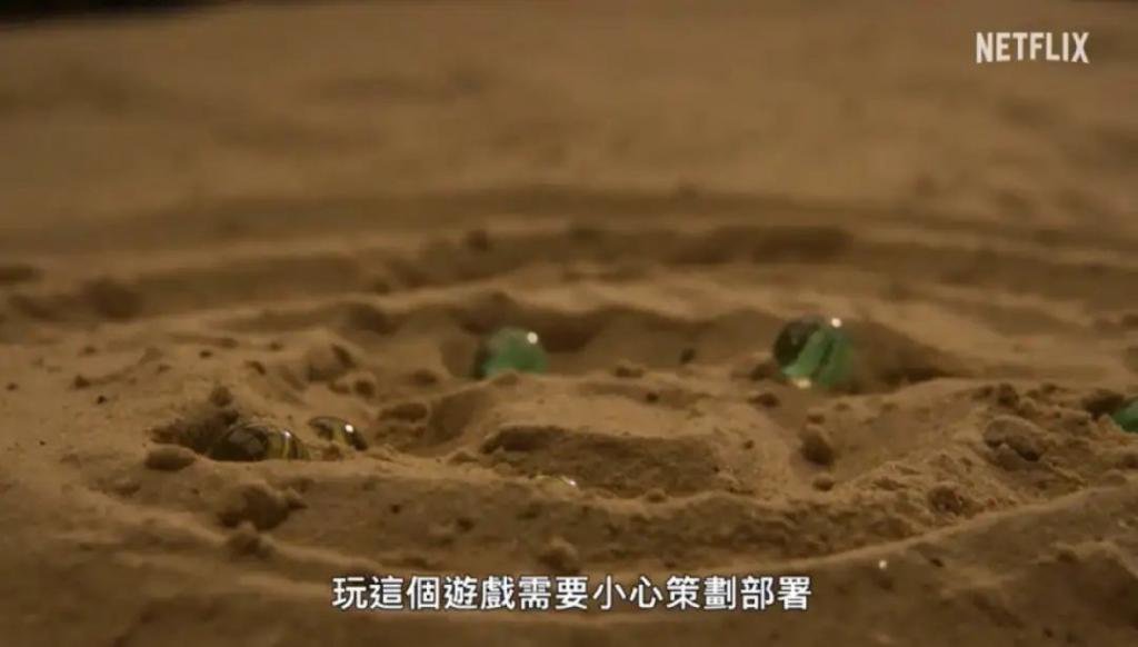 阴险恶毒，好想把她推下去？