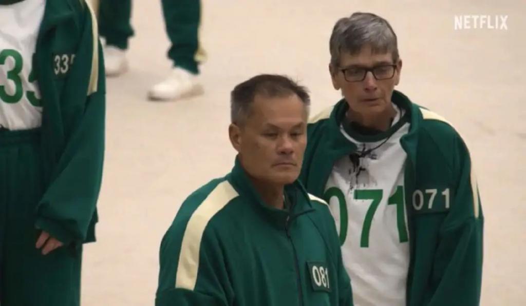 阴险恶毒，好想把她推下去？