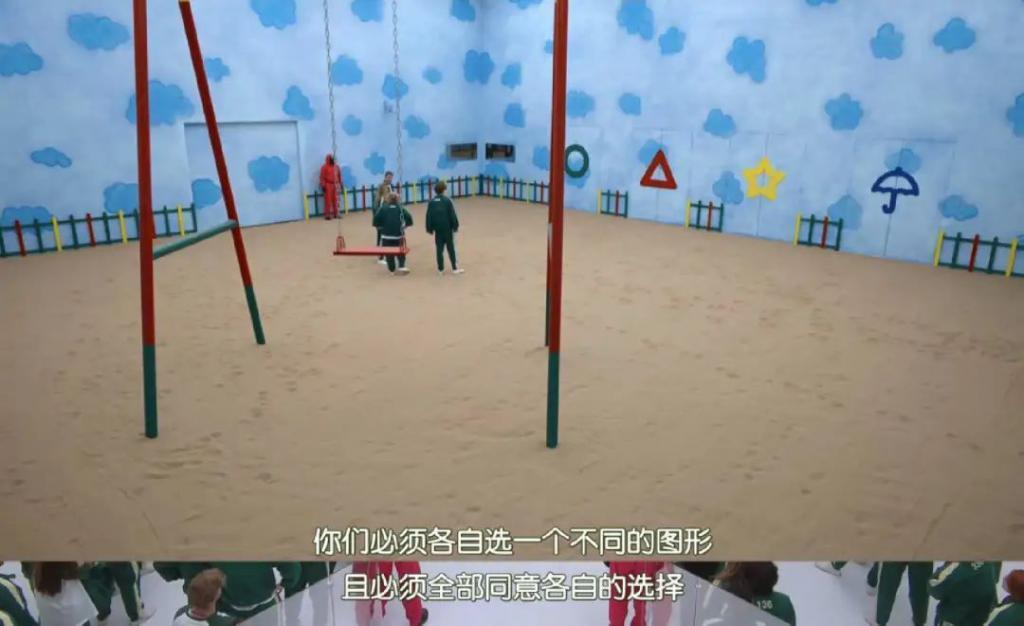 阴险恶毒，好想把她推下去？