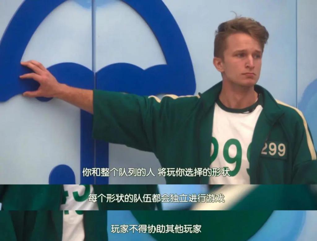 阴险恶毒，好想把她推下去？