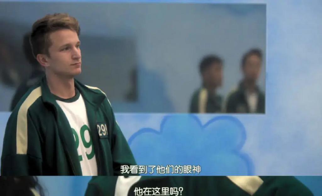 阴险恶毒，好想把她推下去？