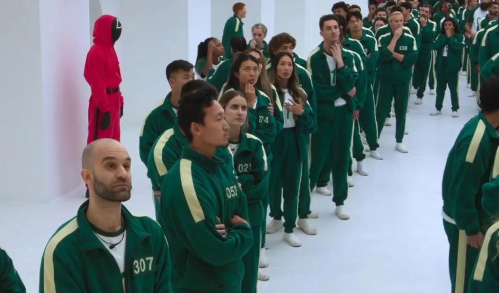 阴险恶毒，好想把她推下去？