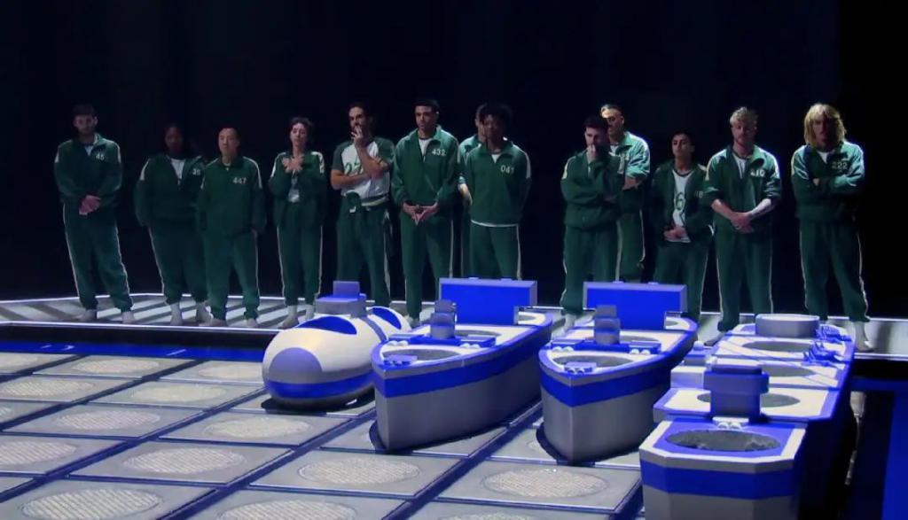 阴险恶毒，好想把她推下去？