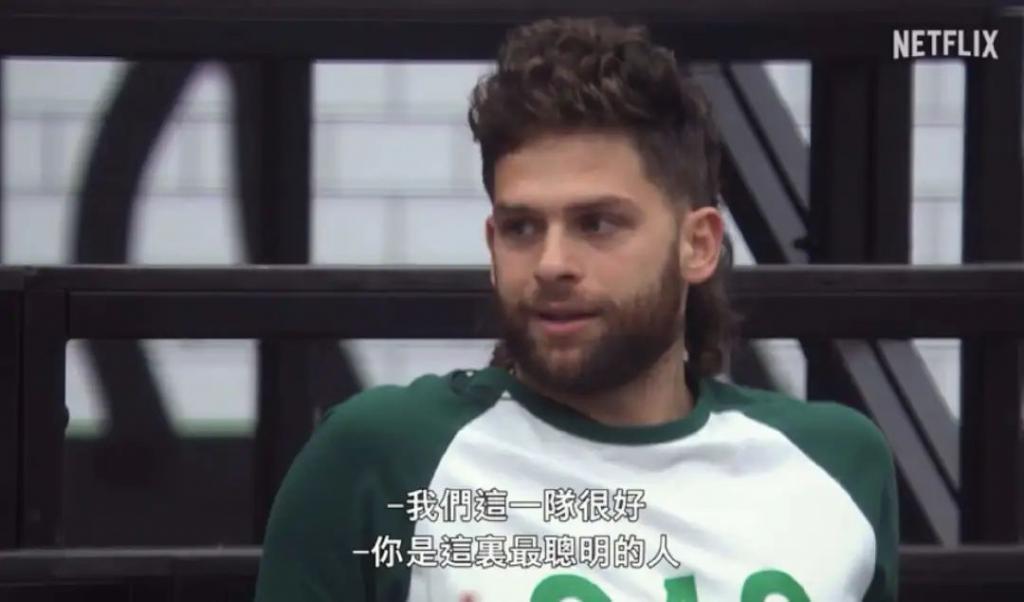 阴险恶毒，好想把她推下去？