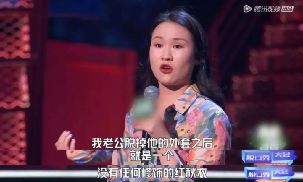 阴险恶毒，好想把她推下去？