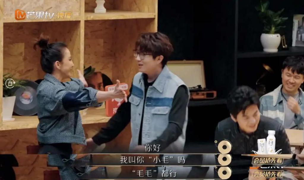 一句话都不说？以为她被孤立了…