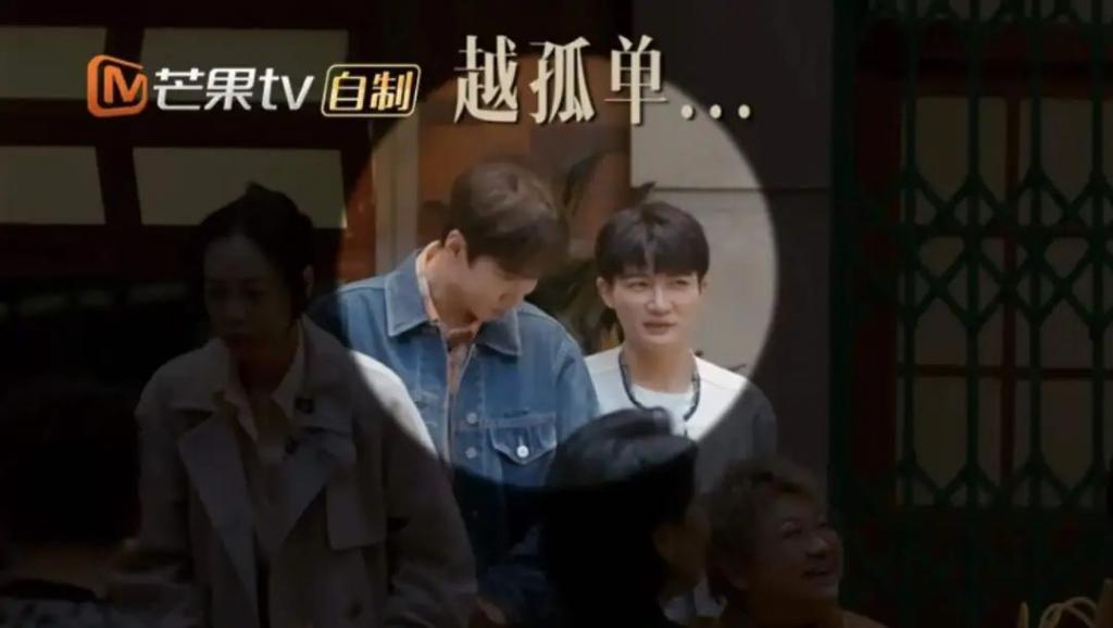 一句话都不说？以为她被孤立了…