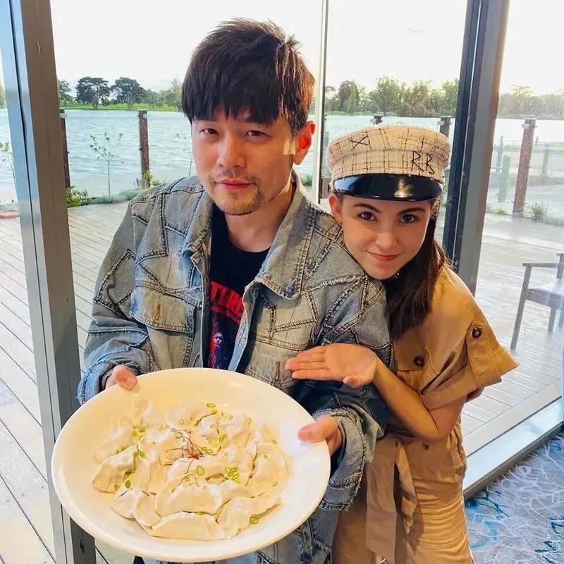 侯佩岑官宣离婚？婚姻窒息紧绷，发文离开和前任互动？