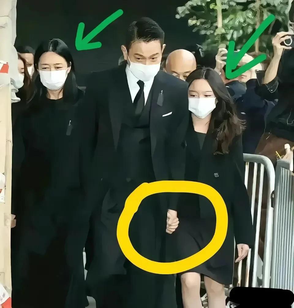 刘德华父亲葬礼：与赌鬼大姐形同陌路，女儿刘向蕙偷笑
