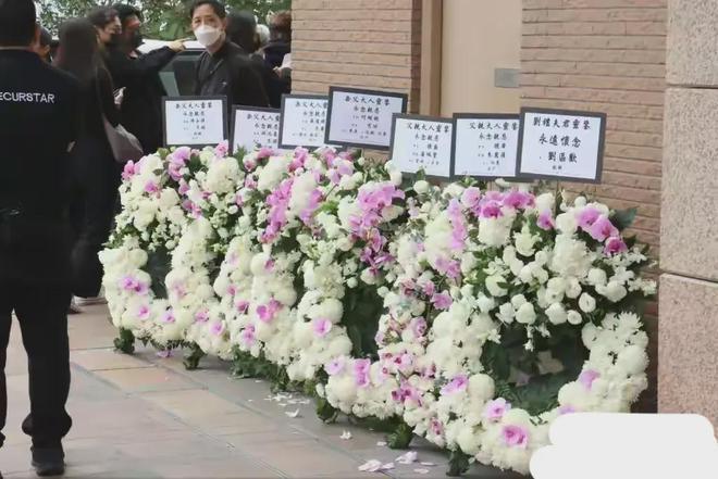 刘德华6姐弟24人大家族曝光，父亲葬礼展现凝聚力