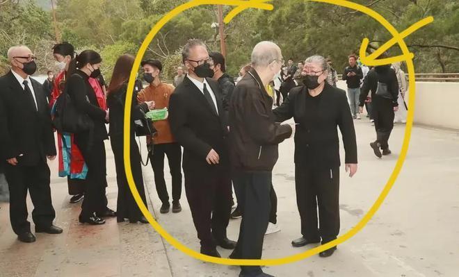 刘德华6姐弟24人大家族曝光，父亲葬礼展现凝聚力