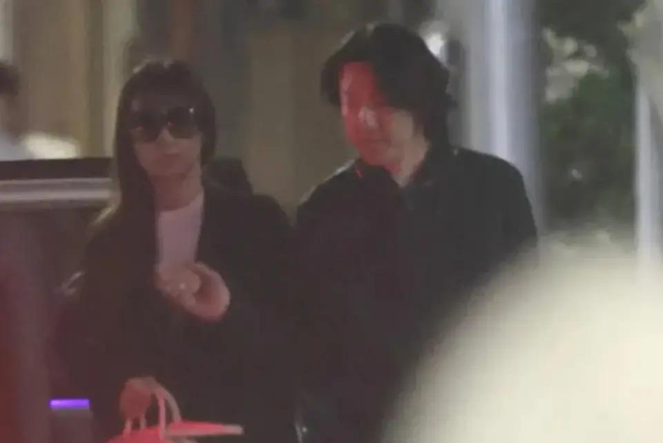日本国宝级女星出轨，趁男友出差私会导演，豪门梦碎了