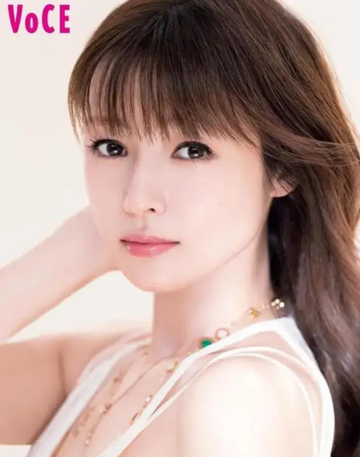 日本国宝级女星出轨，趁男友出差私会导演，豪门梦碎了