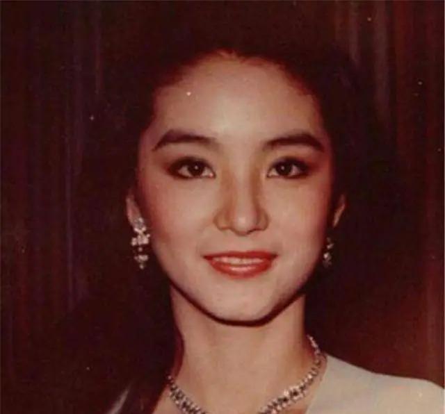 林青霞失散在大陆的亲姐姐，42年后姐妹重聚