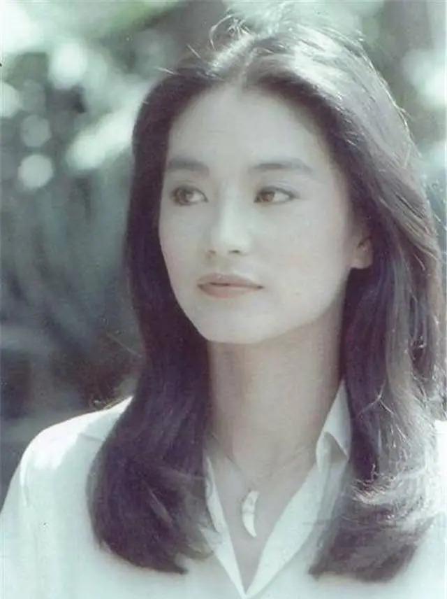 林青霞失散在大陆的亲姐姐，42年后姐妹重聚