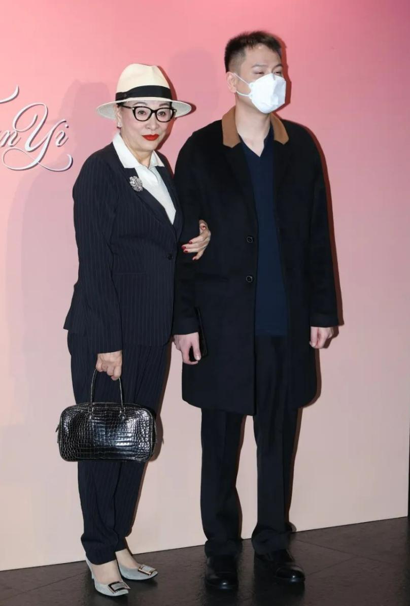 “女侠”变霸总，干出上海滩顶级豪宅，儿子曾吊打王思聪