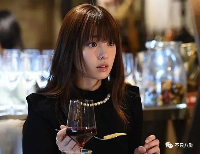 女神劈腿了？谈了这么多年的恋爱还是分了啊！