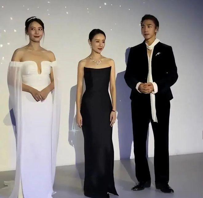 这一夜，43岁董洁又黑又瘦，她的“中年尴尬”被展现得淋漓尽致