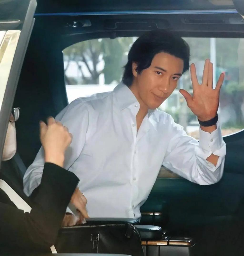 徐若瑄被要求净身出户？为生儿子险瘫痪、与王力宏陷丑闻，如今成“豪门弃妇”