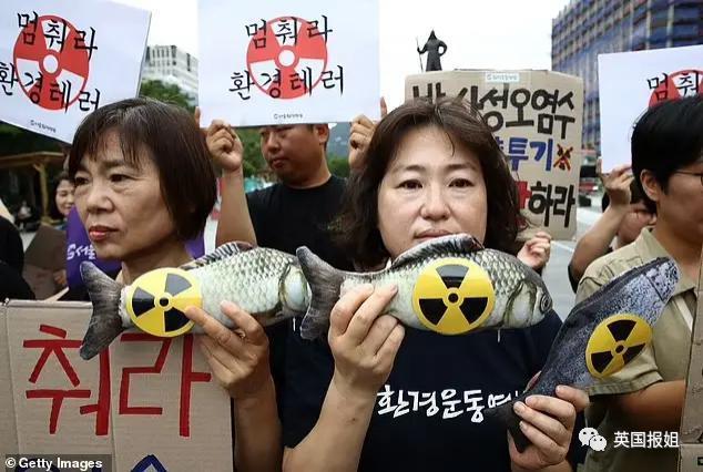 日本千吨死鱼涌向海岸，外媒怒骂核废水污染？