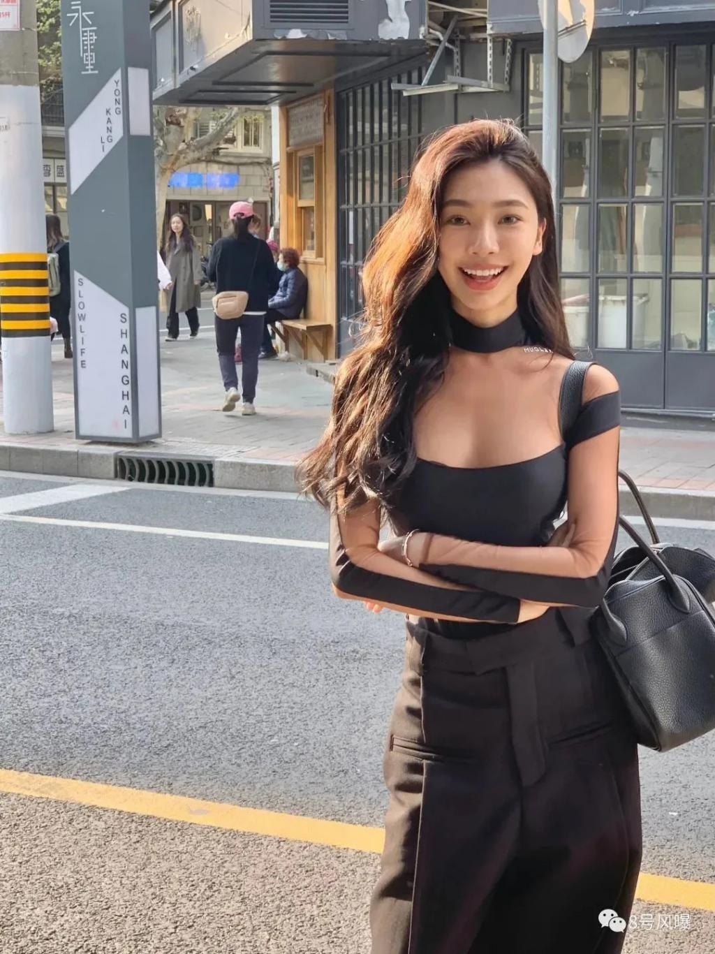 千万粉级别头部网红，勇闯娱乐圈能成功吗？