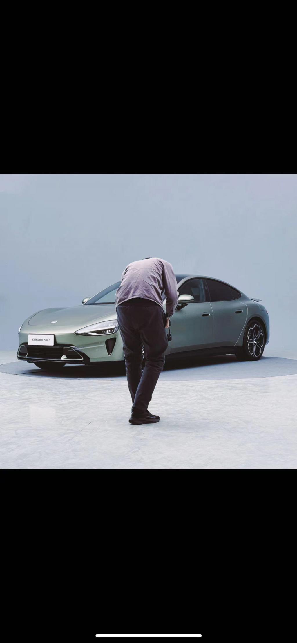 小米汽车 SU7 谍照曝光：采用电动升降尾翼，“天青色”外观吸睛