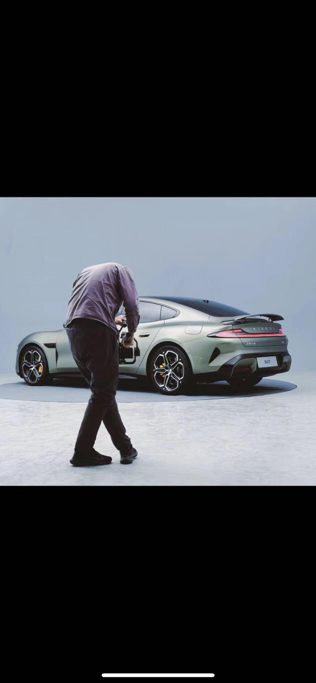 小米汽车 SU7 谍照曝光：采用电动升降尾翼，“天青色”外观吸睛