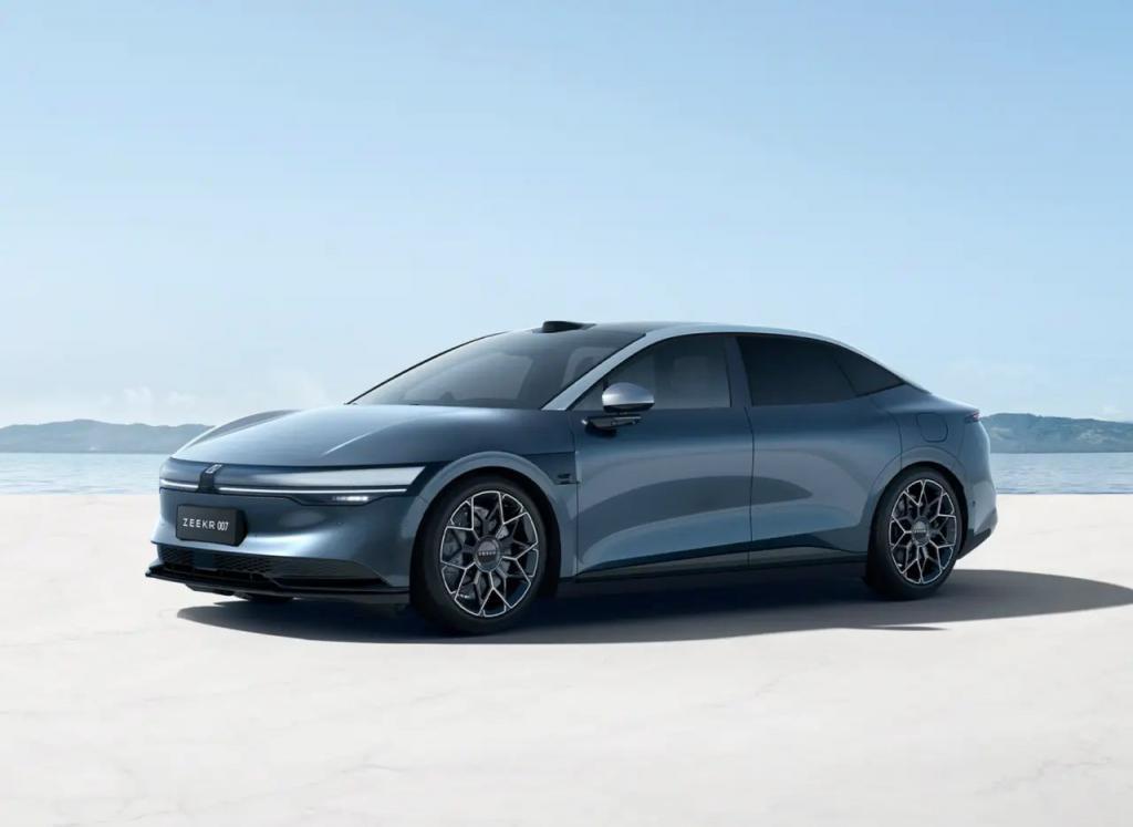 极氪 007 会是比亚迪汉的对手吗？