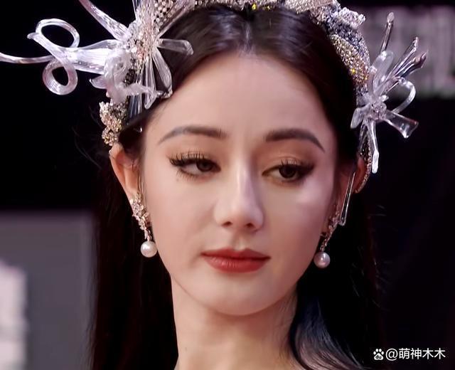 星光大赏红毯生图来了！杨紫选错礼服，唐嫣皮肤好
