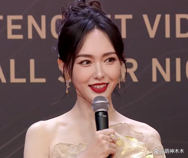 星光大赏红毯生图来了！杨紫选错礼服，唐嫣皮肤好