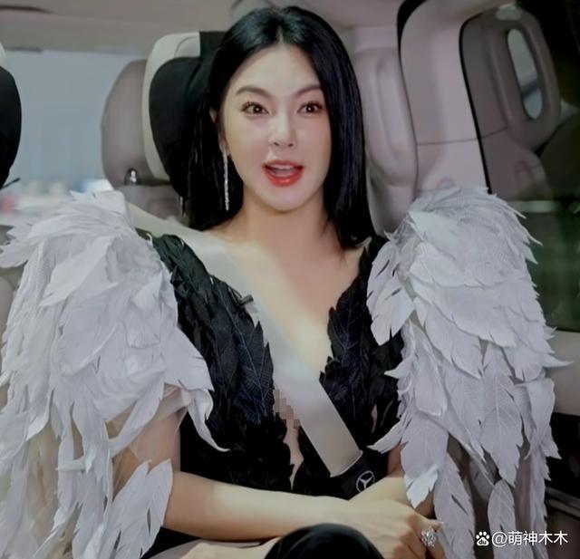 星光大赏红毯生图来了！杨紫选错礼服，唐嫣皮肤好