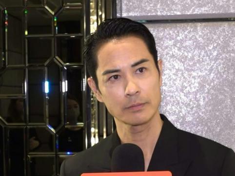 马国明汤洛雯晒婚纱照官宣，甜蜜拥吻幸福洋溢，众星祝贺